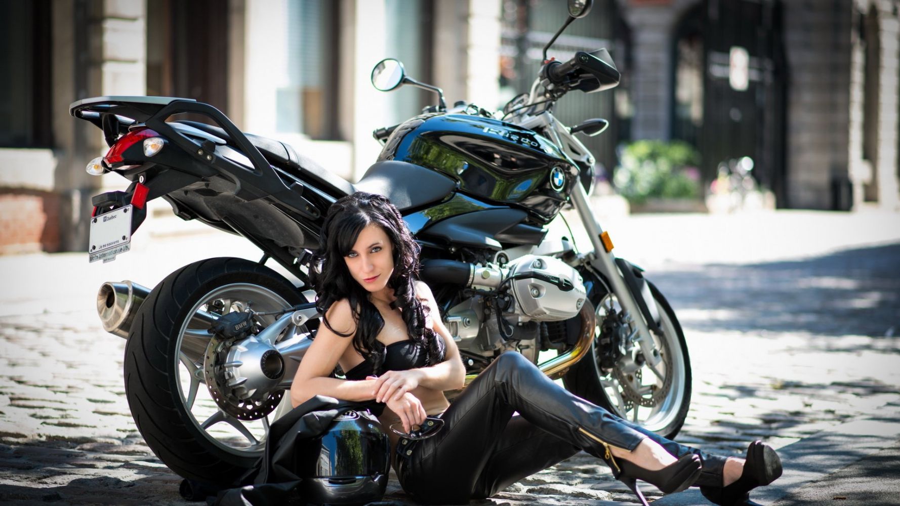 European women on bikes in Novosibirsk