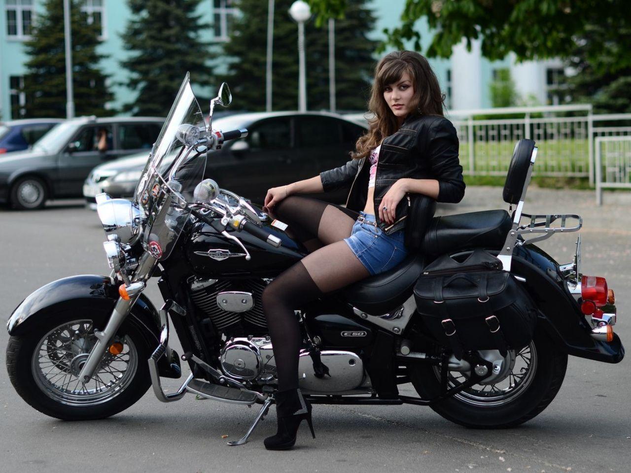 European women on bikes in Novosibirsk