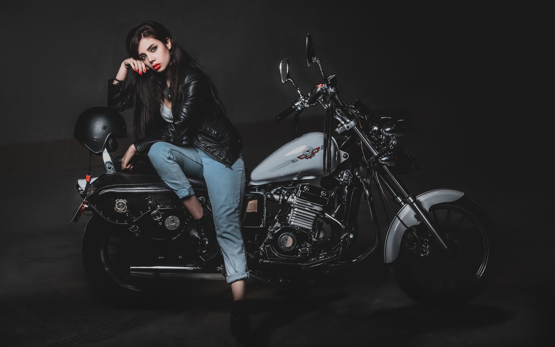Biker girls: style and drive in Novosibirsk