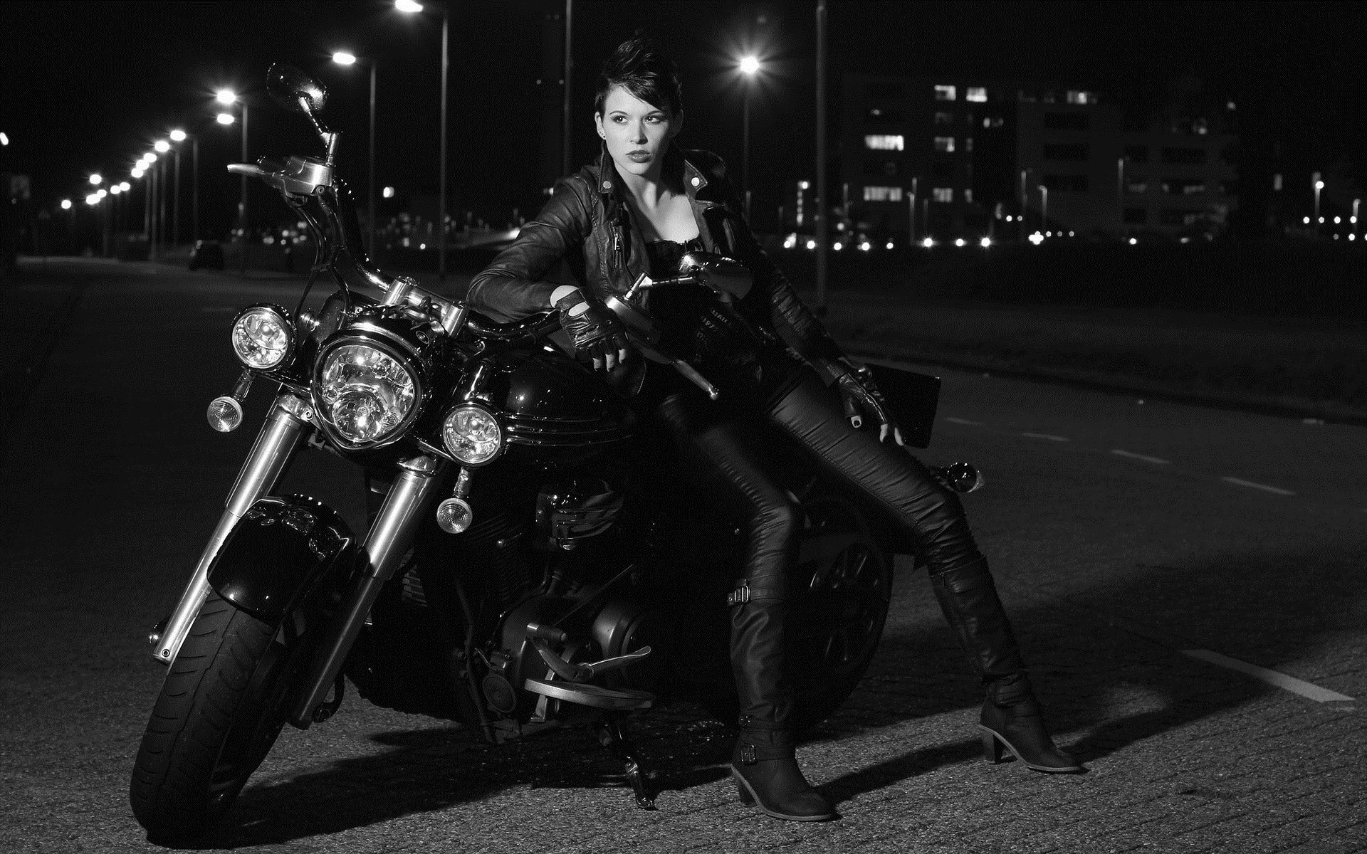 Photo Beautiful girls and motorcycles in Novosibirsk