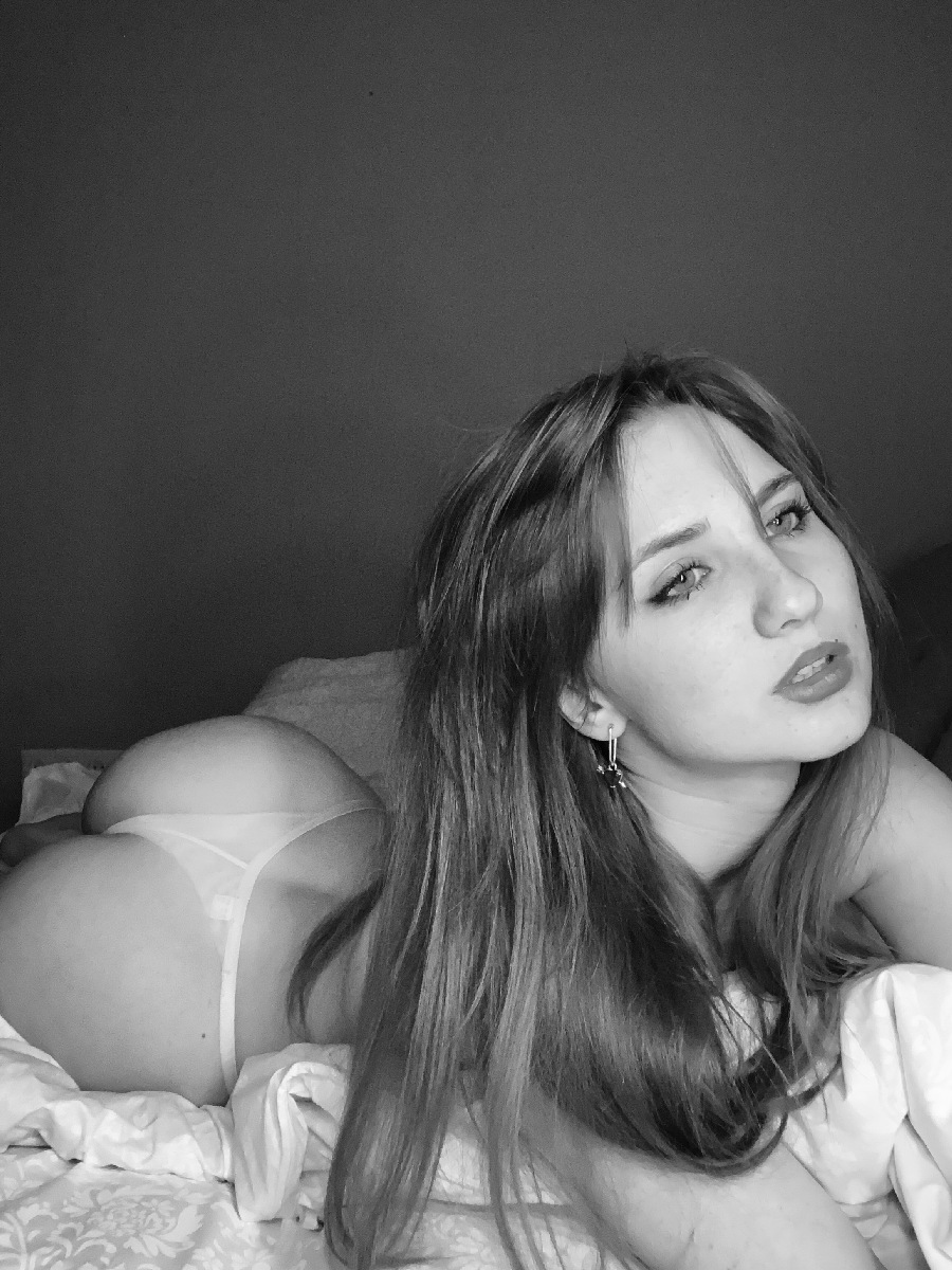 Take a pause and enjoy Nata nude — streaming from Novosibirsk