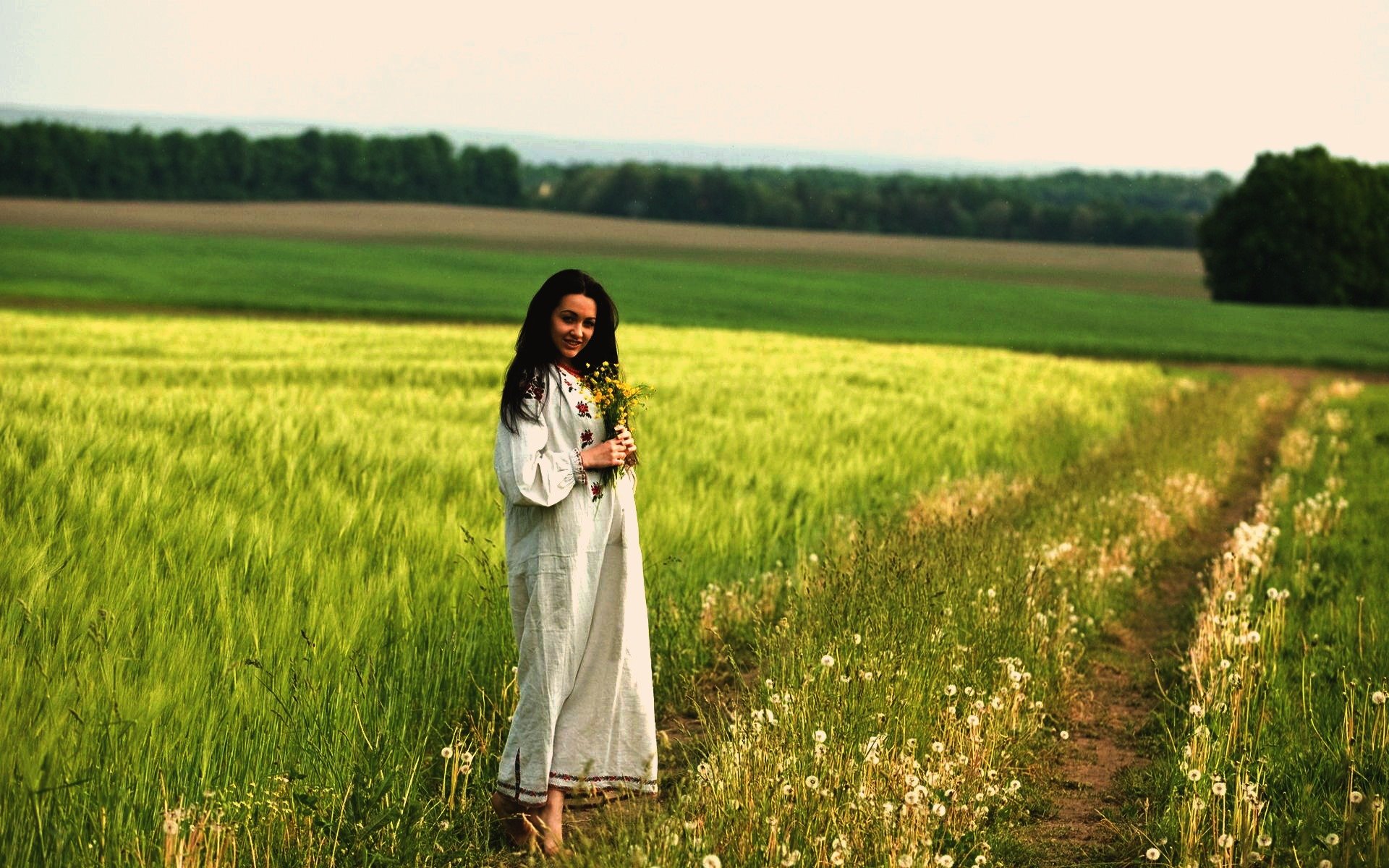 Women in Slavic costumes in Novosibirsk