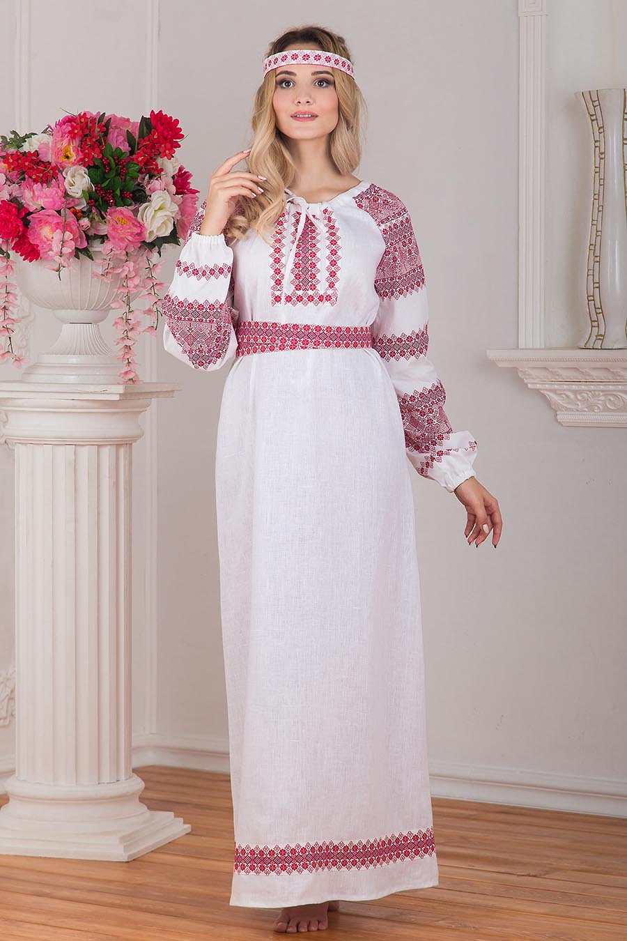 Women in Slavic costumes in Novosibirsk