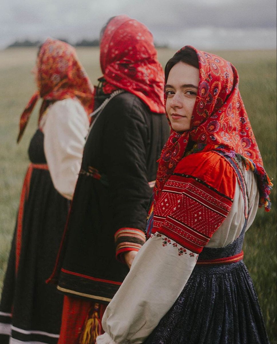 Women in Slavic costumes in Novosibirsk