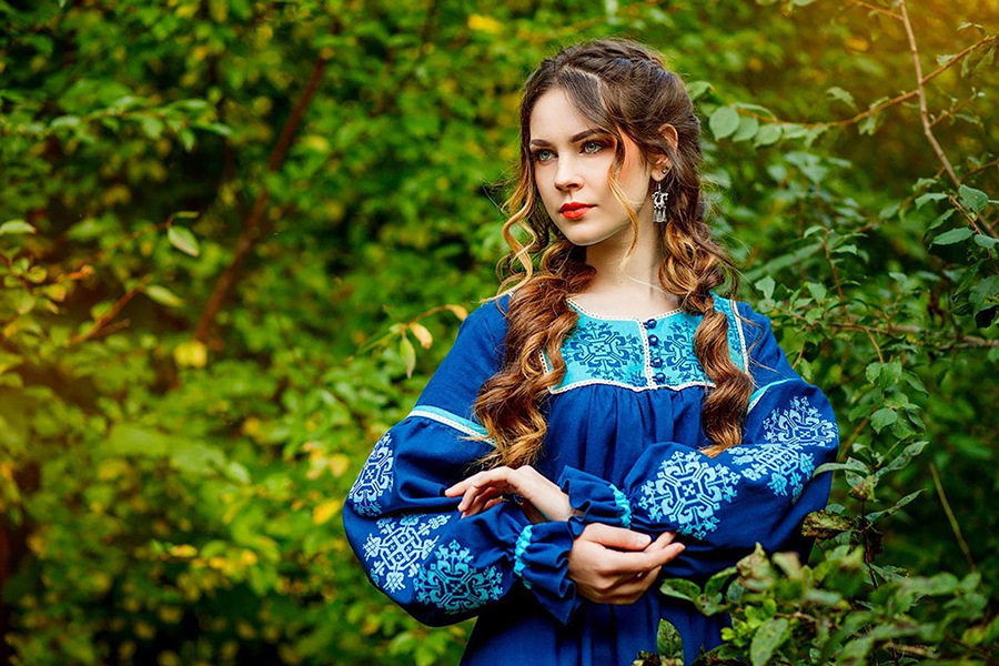 Sexy photo Women in Slavic costumes in Novosibirsk