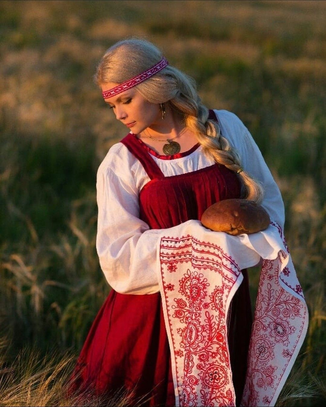 Girls in Slavic costumes in Novosibirsk