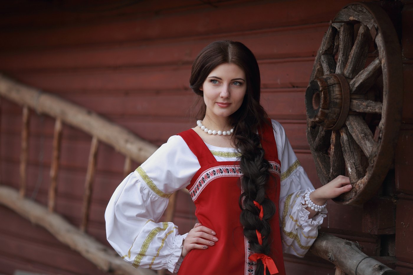 Girls in Slavic costumes in Novosibirsk