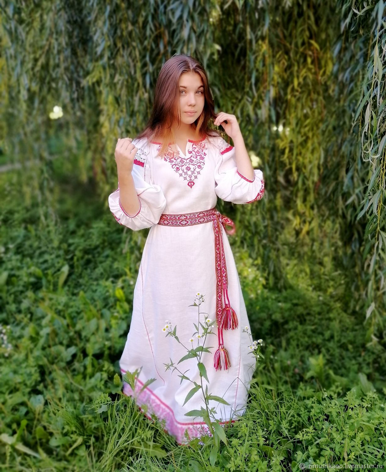 Girl Girls in Slavic costumes in Novosibirsk